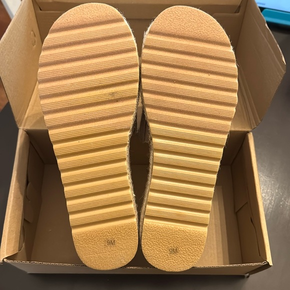 MATISSE
Natural Del Mar Sandals - Picture 7 of 13